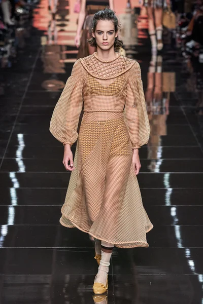 Look 29
